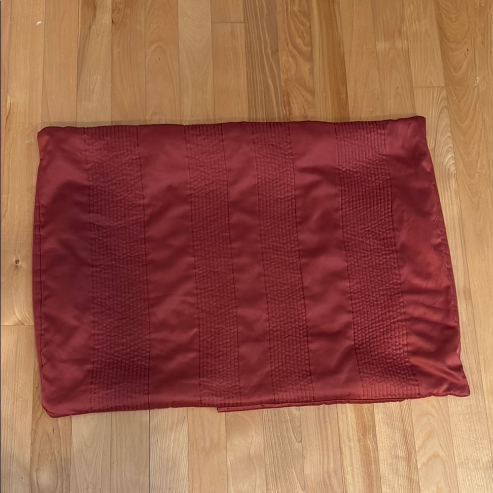 Two Simply Vera Vera Wang Persimmon Red Standard Size Pillowcases Pillow Sham